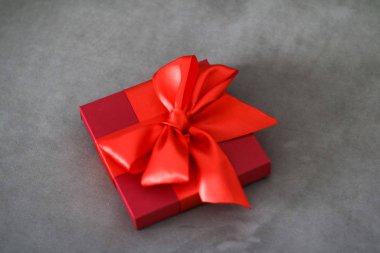 İpek şerit ve yay ile lüks tatil kırmızı hediye kutusu, Noel 