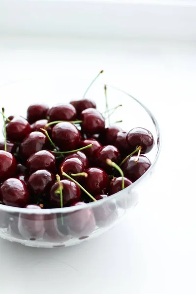 Ciliegie dolci fresche, succose bacche di ciliegia dessert di frutta come guarire — Foto Stock