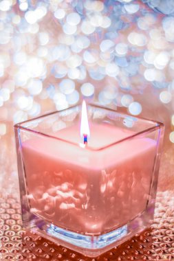 Noel 'de mercan aromalı mum ve yeni yıl ışıltısı geri tepti