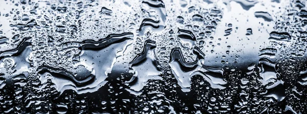 Textura vody abstraktní pozadí, aqua kapky na stříbrném skle jako — Stock fotografie