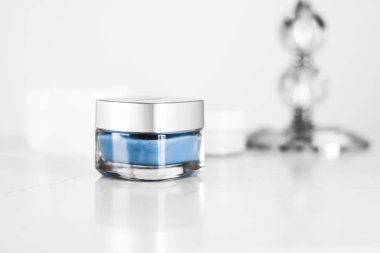 Hassas cilt için güzellik kremi, lüks kaplıca.