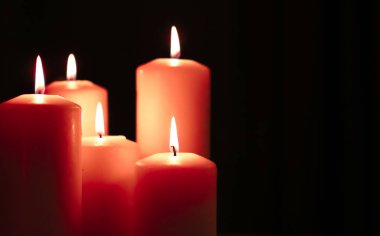 Aromatik turuncu çiçekli mumlar gece, Noel, Yeni Yıl