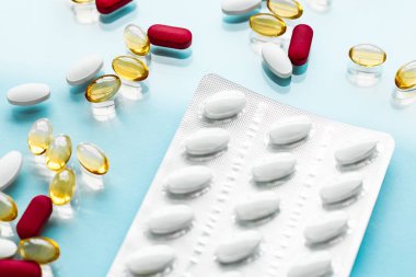 Beslenme için haplar ve kapsüller, yaşlanmayı önleyen güzellik takviyesi.