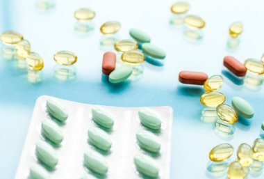 Beslenme için haplar ve kapsüller, yaşlanmayı önleyen güzellik takviyesi.