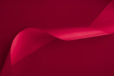 Pembe arka planda soyut kıvrımlı ipek kurdele, özel lüks. 