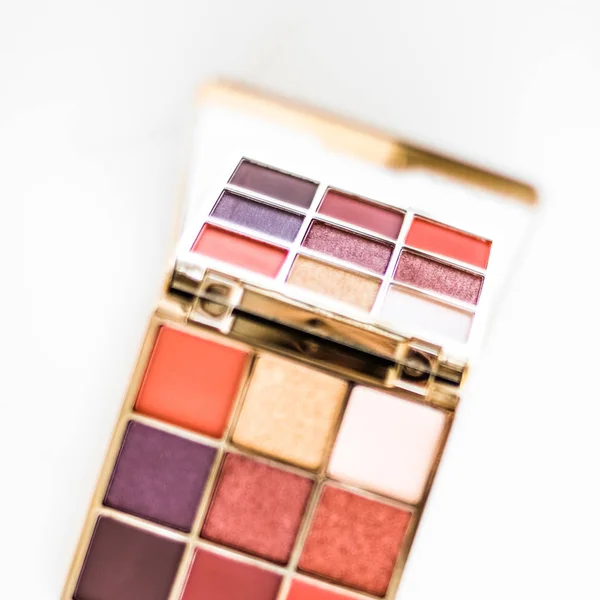Oogschaduw palet op marmeren achtergrond, make-up en cosmetica p — Stockfoto