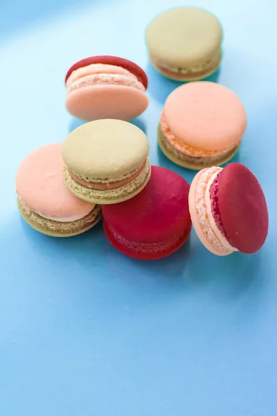 French macaroons on blue background, parisian chic cafe dessert, — ストック写真