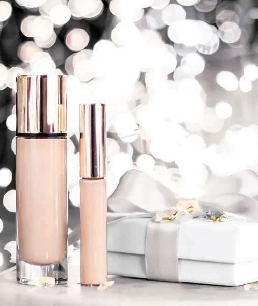 Holiday make-up foundation base, concealer and white gift box, l — Stock Photo, Image