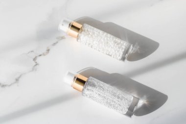 Cilt bakım serumu ve jel şişesi, nemlendirici losyon ve kaldırma 