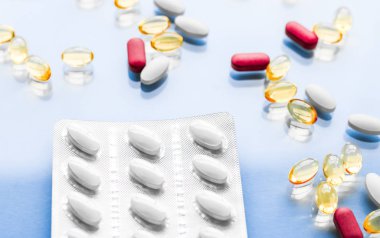 Beslenme için haplar ve kapsüller, yaşlanmayı önleyen güzellik takviyesi.