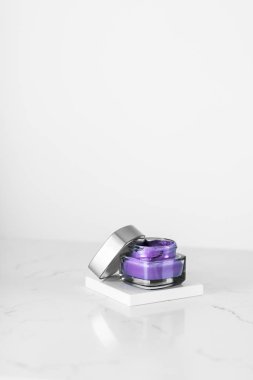 Hassas cilt için güzellik kremi, lüks kaplıca.