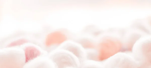 Bolas de algodão orgânico fundo para a rotina da manhã, spa cosmeti — Fotografia de Stock