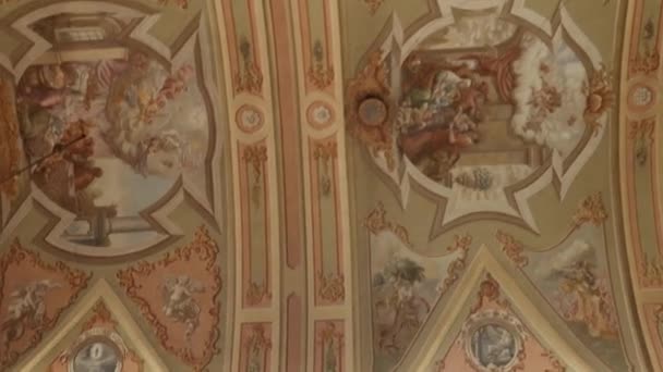 Interior de la Iglesia de San Annes en Varsovia, Polonia, la fe católica — Vídeo de stock