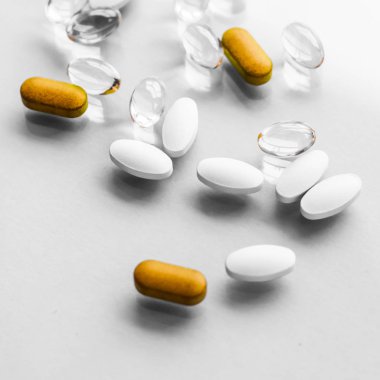 Beslenme için haplar ve kapsüller, yaşlanmayı önleyen güzellik takviyesi.