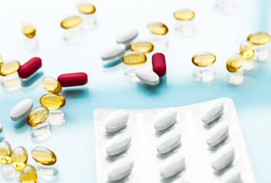 Beslenme için haplar ve kapsüller, yaşlanmayı önleyen güzellik takviyesi.