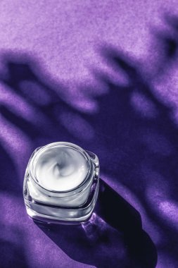 Hassas cilt için güzellik kremi, nemlendirici lüks kaplıca kooperatifi.