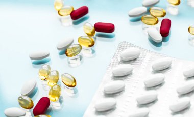 Beslenme için haplar ve kapsüller, yaşlanmayı önleyen güzellik takviyesi.