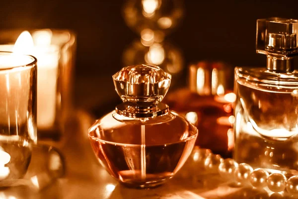 Perfume bottle and vintage fragrance on glamour vanity table at — Stock Photo, Image