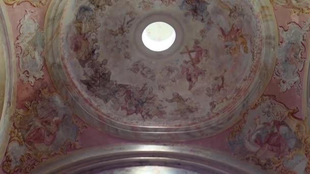 Interior de la Iglesia de San Annes en Varsovia, Polonia, la fe católica — Vídeo de stock