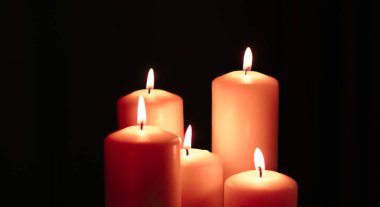 Aromatik turuncu çiçekli mumlar gece, Noel, Yeni Yıl