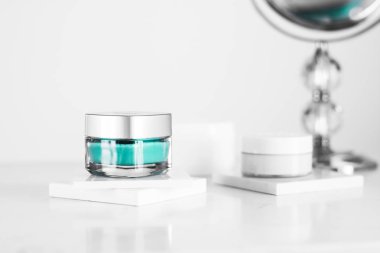 Hassas cilt için güzellik kremi, lüks kaplıca.