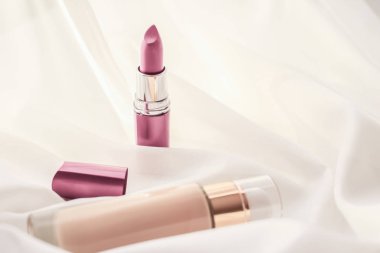 Bej tonal krem şişesi makyaj sıvısı temel ve pembe 