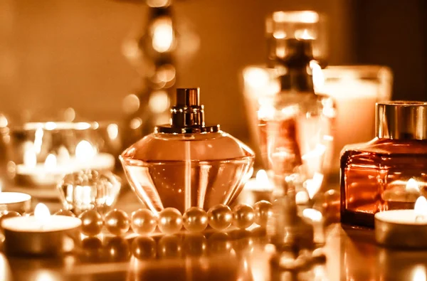 Perfume bottle and vintage fragrance on glamour vanity table at — Stock Photo, Image