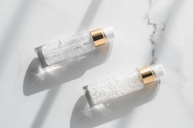 Cilt bakım serumu ve jel şişesi, nemlendirici losyon ve kaldırma 