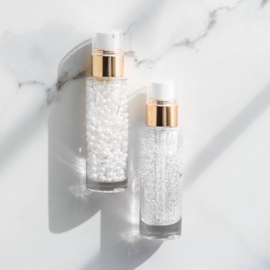 Cilt bakım serumu ve jel şişesi, nemlendirici losyon ve kaldırma 