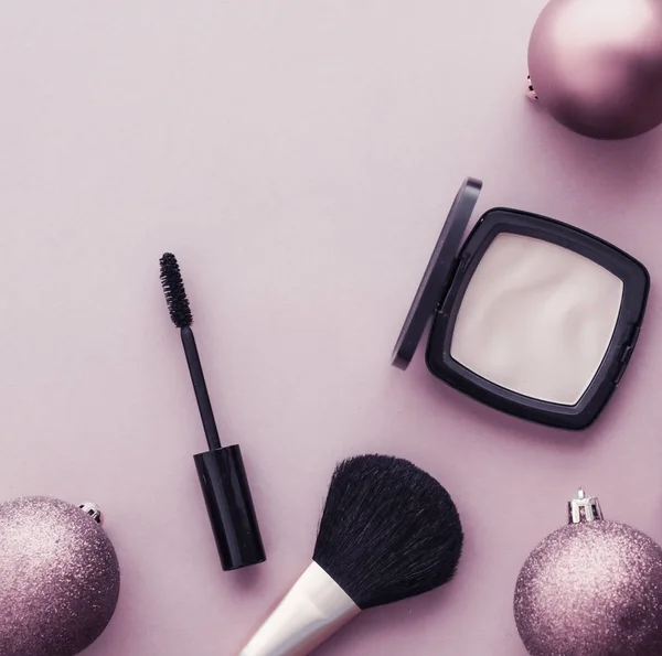 Set de produits de maquillage et cosmétiques pour la marque de beauté Christmas sal — Photo