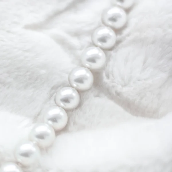 Winter holiday jewellery fashion, pearl necklace on fur backgrou — Stock Photo, Image