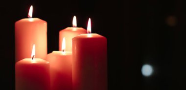 Aromatik turuncu çiçekli mumlar gece, Noel, Yeni Yıl