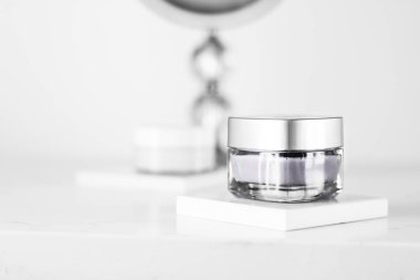 Hassas cilt için güzellik kremi, lüks kaplıca.