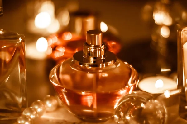 Perfume bottle and vintage fragrance on glamour vanity table at — Stock Photo, Image