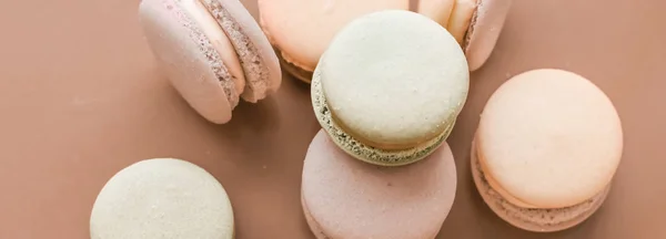 French macaroons on cream beige background, parisian chic cafe d — Stock Photo, Image