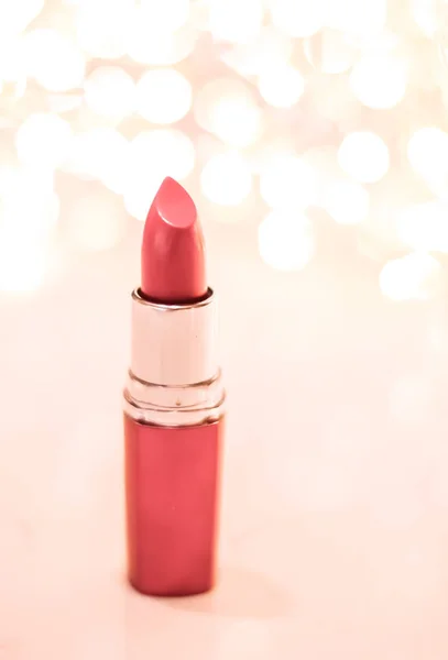 Lápiz labial de coral en oro rosa Navidad, Año Nuevo y San Valentín —  Fotos de Stock