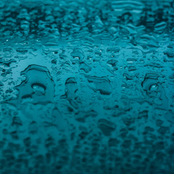 Textura de agua fondo abstracto, gotas de agua sobre vidrio turquesa — Foto de Stock