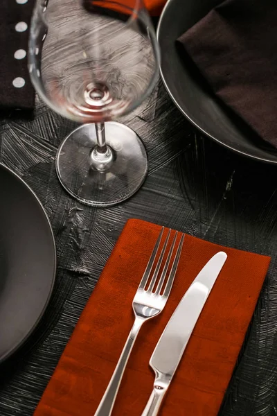 Vajilla vacía con servilleta marrón, accesorios de estilo de alimentos, d — Foto de Stock