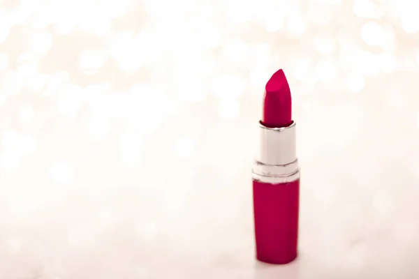 Lápiz labial granate en Navidad dorada, Año Nuevo y San Valentín Da — Foto de Stock