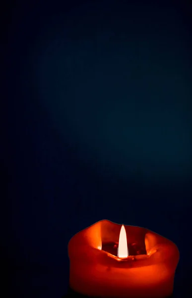 Vela de férias vermelho no fundo escuro, design de marca de luxo e — Fotografia de Stock