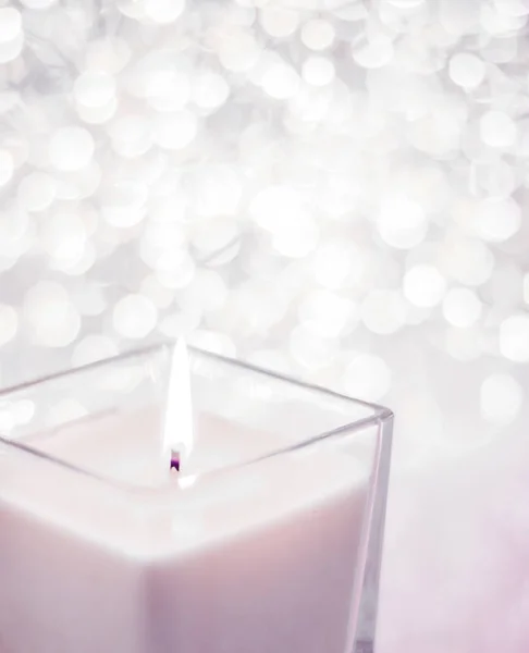 Candela aromatica rosa arrossita a Natale e Capodanno scintillio ba — Foto Stock
