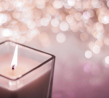 Noel 'de çikolata aromalı mum ve yeni yıl sim torbası
