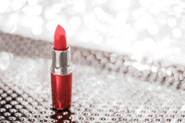 Gümüş Noel 'de mercan ruju, Yeni Yıl ve Sevgililer Günü