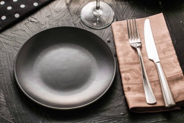 Bej peçeteli boş sofra takımı, yemek tasarım malzemesi, d