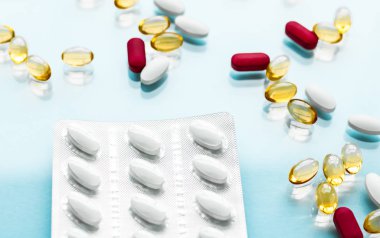 Beslenme için haplar ve kapsüller, yaşlanmayı önleyen güzellik takviyesi.