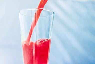 Bardakta meyve suyu, diyet için chia ile vejetaryen smoothie.