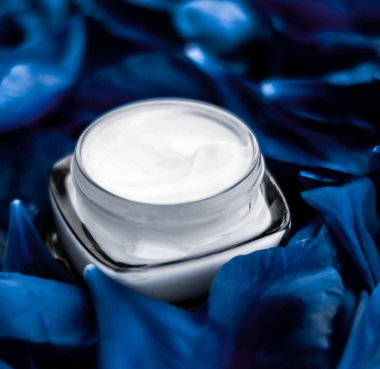 Mavi çiçek çantasındaki yüz derisi için lüks yüz kremi nemlendiricisi