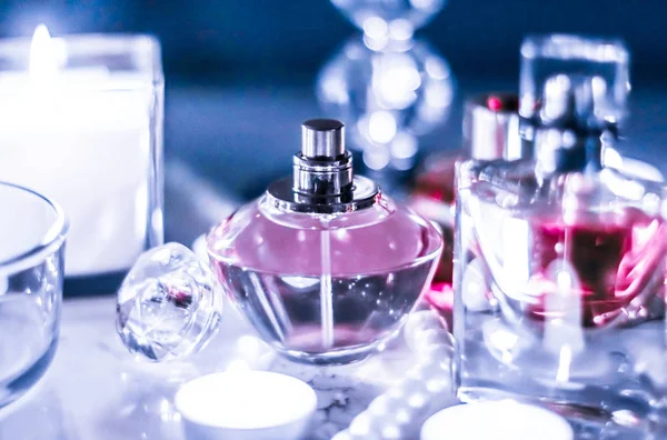 Perfume bottle and vintage fragrance on glamour vanity table at — Stock Photo, Image