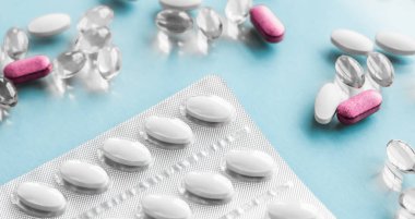 Beslenme için haplar ve kapsüller, yaşlanmayı önleyen güzellik takviyesi.