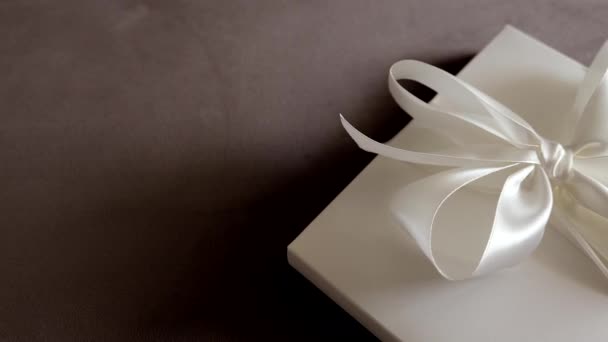 Luxury holiday gift box with white silk ribbon and bow, bridal surprise — Stock Video